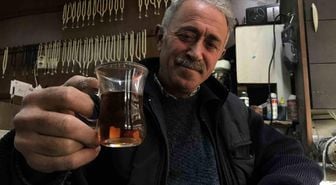 30 yıldır lületaşı tozunu çayıyla ve suyuyla karıştırıp içiyor