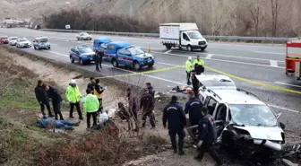 Kontrolden çıkan hafif ticari araç bariyerlere çarptı: 2 ölü, 3 yaralı