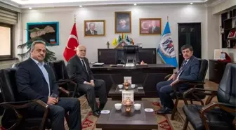 MHP'li iki belediye başkanı fikir alışverişinde bulundu