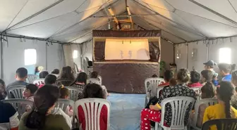 Çadır kentin çocukları Karagöz ve Hacivat'la eğlendi