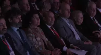 İkinci Yüzyılın İktisat Kongresi, İzmir'de Başladı… Gençlik Forumu'nda Sanatçı Karsu Depremden Etkilenen Yurttaşlar İçin Sahneye Çıktı