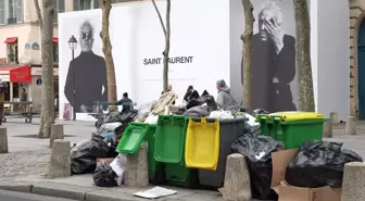 Paris'te Temizlik İşçilerinin Grevi Sürerken Sokaklarda Çöp Yığınları Oluştu