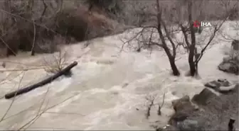 Yağışlarla birlikte Munzur ve Pülümür Çayı'nın seviyesi yükseldi, belediye vatandaşları uyardı