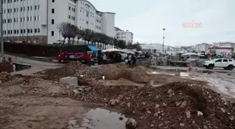 Yozgat'taki Açık Pazarda Çamur İçinde Tezgah Açmaktan Yakınan Pazar Esnafı: 'Kızımı İşe Al, Oğlumu İşe Al Demiyoruz.