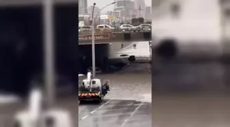 Diyarbakır'da Dicle Nehri Kenarına Kurulan Çadırkent, Sağanak Yağış Nedeniyle Tahliye Edildi