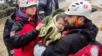 Kurtardıkları çocuğa verdikleri sözü tutup annesini de kurtardılar