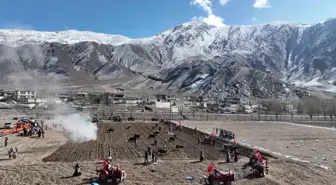 Tibetli Çiftçiler İlkbahar Dönemine Modern Tarım Makineleriyle Başladı