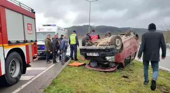 D-650'de takla atan otomobilde sıkışan kadın yaralandı