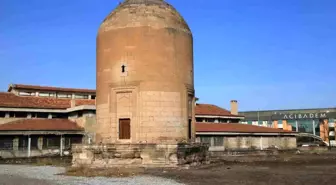 Melikgazi Belediyesi Sırçalı Kümbeti Restore edecek