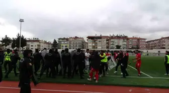 Gergin geçen maçın galibi Tefenni Belediyespor oldu