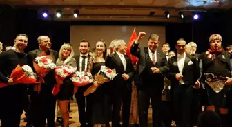 Karşıyaka'da 18 Mart'a Özel Program: 'Bir Ulusun Doğuşu' Sahnelendi