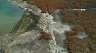 Suların çekildiği Terkos Gölü'nde ortaya çıkan tarihi yol havadan görüntülendi