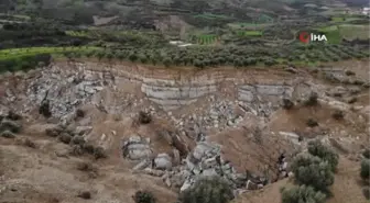 Hatay Altınözü'nde büyük depremler sonrası dev yarıklar oluştu