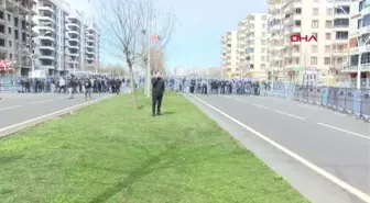 DİYARBAKIR'DA NEVRUZ KUTLAMASINDA OLAY; 5 POLİS YARALANDI, 19 GÖZALTI