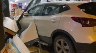 Fren yerine gaza basan otomobil sürücüsü markete daldı