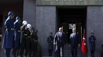 Bakan Akar, Iraklı mevkidaşı Abbasi ile görüştü