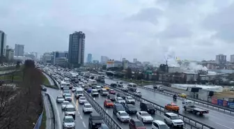 Basın Ekspres yolunda oluşan trafik sürücüleri canından bezdirdi