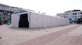 Günlük bin kişiye iftar yemeği verecek olan Sorgun Belediyesi, Ramazan öncesi 3 bin 500 adet gıda paketi dağıttı.