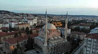 Kelime-i Tevhid'i ilmek ilmek 50 metre yükseğe yazdılar