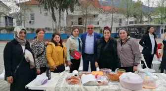 Kemer'de depremzede vatandaşlar için hayır panayırı