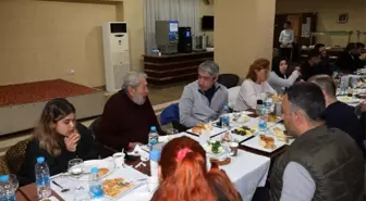 Başkan Oktay, ilk sahurda depremzede konuklarla buluştu