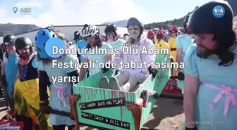 Dondurulmuş Ölü Adam Festivali'nde Tabut Taşıma Yarışı