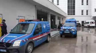 Merdivenden dengesini kaybederek düşen işçi öldü