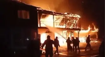 RİZE'DE YANGIN; AHŞAP RESTORAN İLE EV KÜLE DÖNDÜ