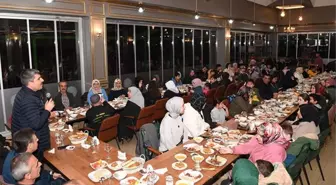 Başkan Asya, ilk iftarı depremzedelerle birlikte yaptı