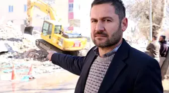 Depremde enkazda kalan 1 milyon liralık yem ve gıdasını kurtarmaya çalışıyor