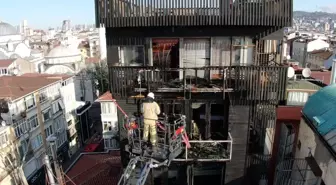 Çıkan yangında 2 kişinin hayatını kaybettiği otel böyle görüntülendi