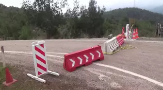 Osmaniye'de Depremde Hasar Gören Yolun Kapatılması Köylüleri Mağdur Etti. Köy Muhtarı: 'Gerekli Yerlere Müracaat Ettik Hiçbir Sonuç Alamadık'