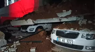 Yozgat'ta istinat duvarı çöktü, park halindeki 11 araç hasar gördü