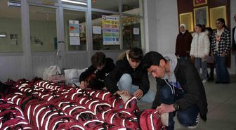 Rizeli öğrencilerden depremzede kardeşlerine okul çantası