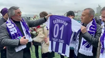 Vali Sonel, efsane Orduspor'u ilk maçında yalnız bırakmadı