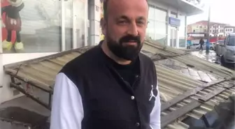 Ankara'da kuvvetli rüzgarın binanın çatısını uçurduğu anlar kamerada