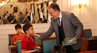 Başkan Savran, minik ziyaretçileri ağırladı