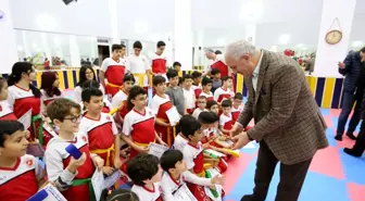 Derince'de kick boksçular kuşak sevinci yaşadı