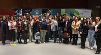 İgdaşlılar Dünya Tiyatrolar Günü'nde Tiyatro Emekçilerine Alkış Götürdü