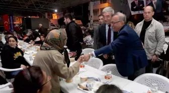 Seyhan Belediye Başkanı Akay, Orucunu Yurttaşlarla Beraber Açtı