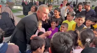 Şafak Sezer ile Berdan Mardini moral ve motivasyon için depremzedelerle bir araya geldi