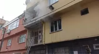 YANGINDA BALKONDA MAHSUR KALAN ANNEANNE İLE TORUNU, DEMİR PARMAKLIKLAR KESİLEREK KURTARILDI