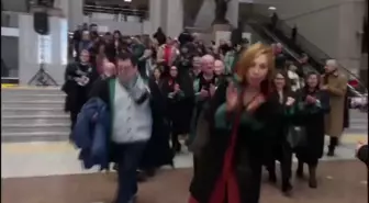 Adalet Nöbeti'nin 122'ncisi Pınar Selek İçin Tutuldu: 'Siz Pınar'ı Mahkum Edemezsiniz Ama Biz 25 Yıldır Bu İnsanlık Dışı Zulmünüzü Her An Mahkum...