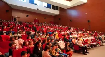 Başkan V. Subaşı çocuklarla birlikte tiyatro oyununu seyretti