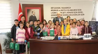 Burhaniye Belediye Başkanı Deveciler, İlkokullu Misafirlerini Makamında Ağırladı
