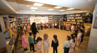 Efes Selçuk'ta Kahvehanelere Kitap Köşesi