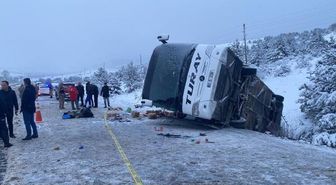 Erzincan'da otobüs devrildi; 2 ölü, 21 yaralı (2)