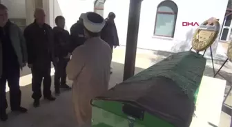 FATMA GİRİK'İN ANNESİ SON YOLCULUĞUNA UĞURLANDI