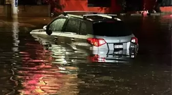 Meksika'yı sel vurdu, yollar sular altında kaldı: 5 ölü