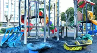 Mersin Yenişehir Belediyesi'nin Özgürlük Parkı'ndaki Çocuk Oyun Grubuna Vandal Saldırı... Başkan Özyiğit: 'Sorumluların Hak Ettiği Cezayı Almalarını...